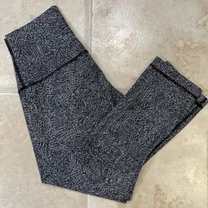 Lululemon Size 6 Crops